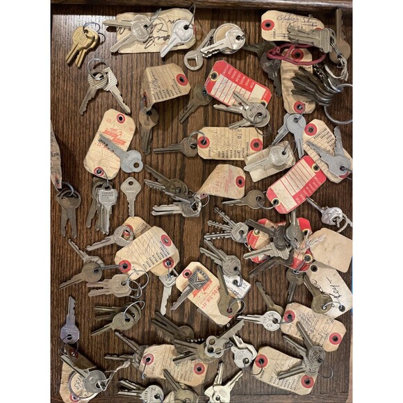 Lot of Old Keys Original Vintage Car Dealership Gas Locks Misc Ford Mercury - Picture 1 of 14